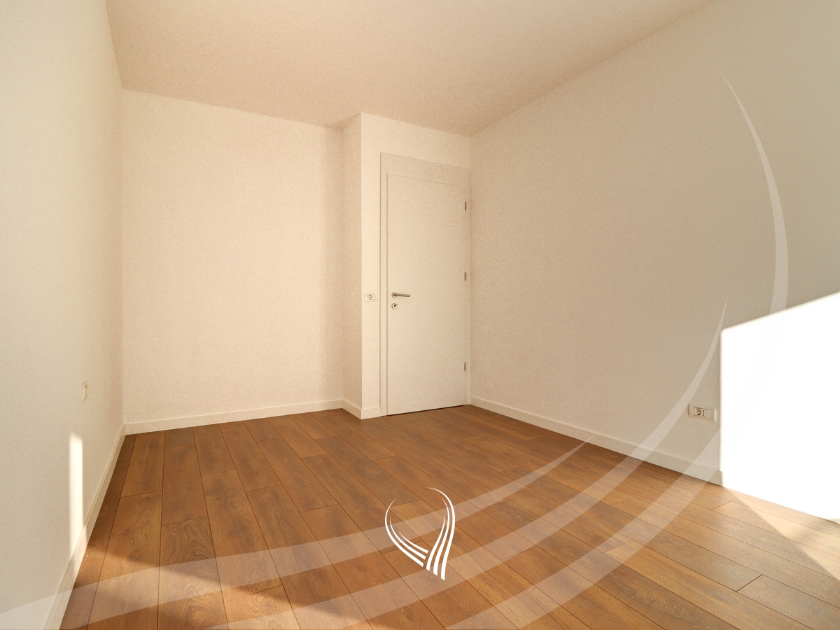 Banesë me 3 dhoma gjumi në shitje në lagjen Mati 16