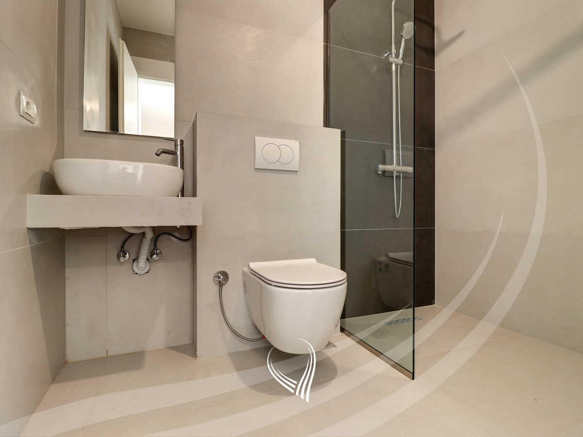 Banesë me 3 dhoma gjumi në shitje në lagjen Mati 110