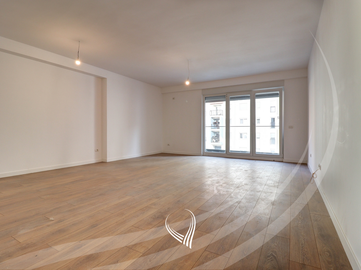 Banesë me 3 dhoma gjumi në shitje në lagjen Mati 11