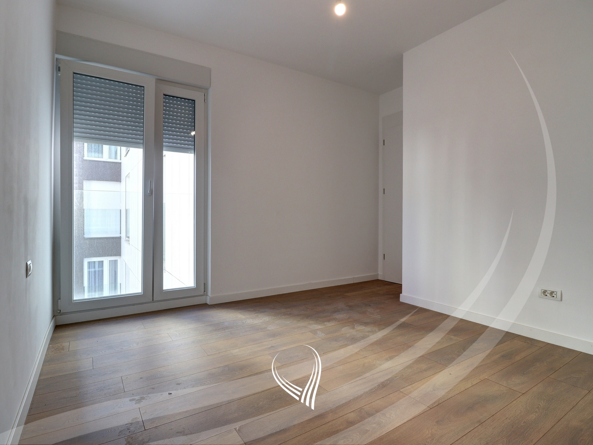 Banesë me 3 dhoma gjumi në shitje në lagjen Mati 15