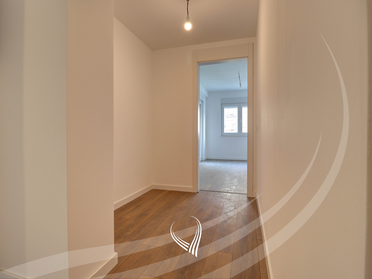 Banesë me 3 dhoma gjumi në shitje në lagjen Mati 19