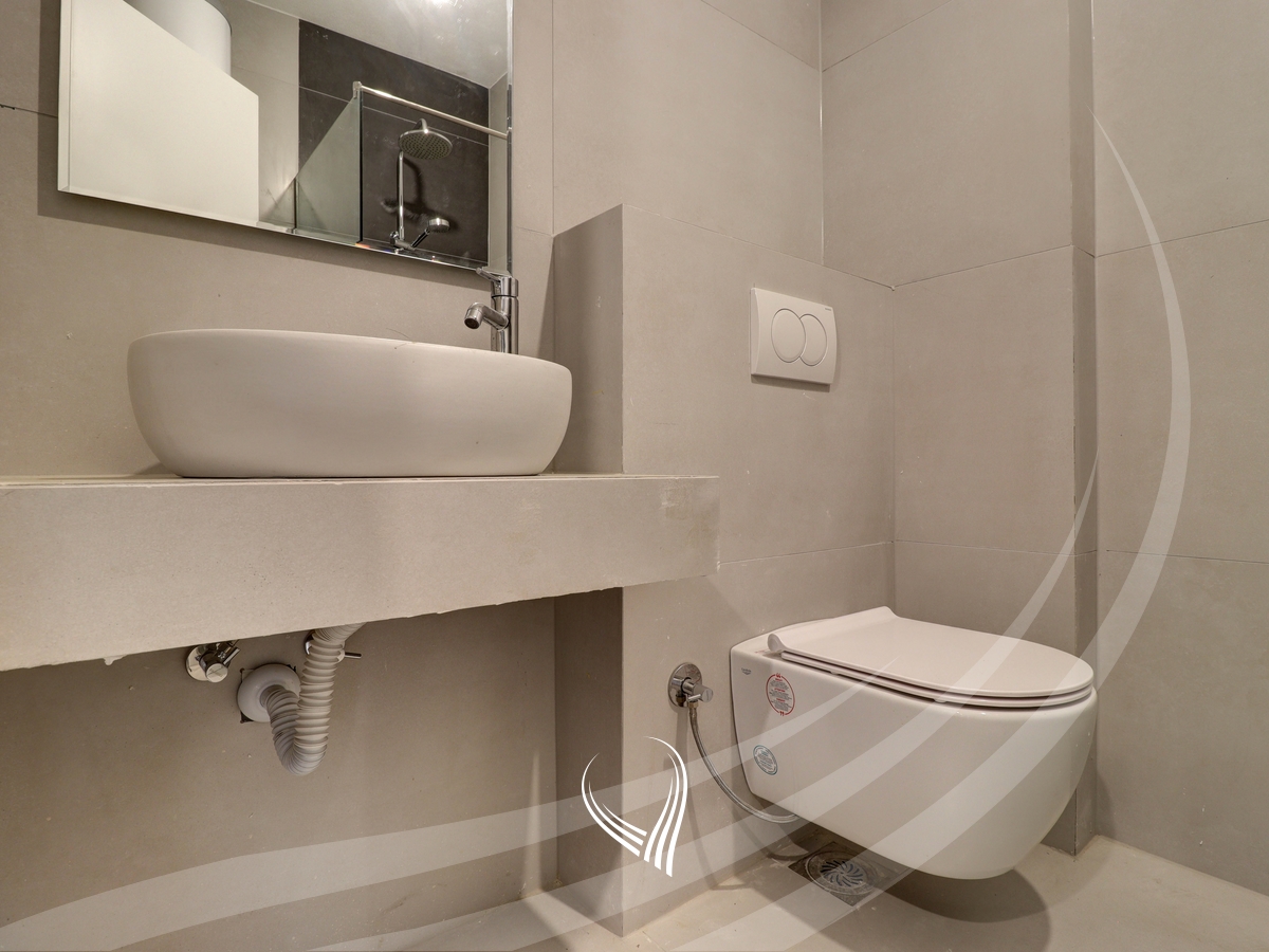 Banesë me 3 dhoma gjumi në shitje në lagjen Mati 111