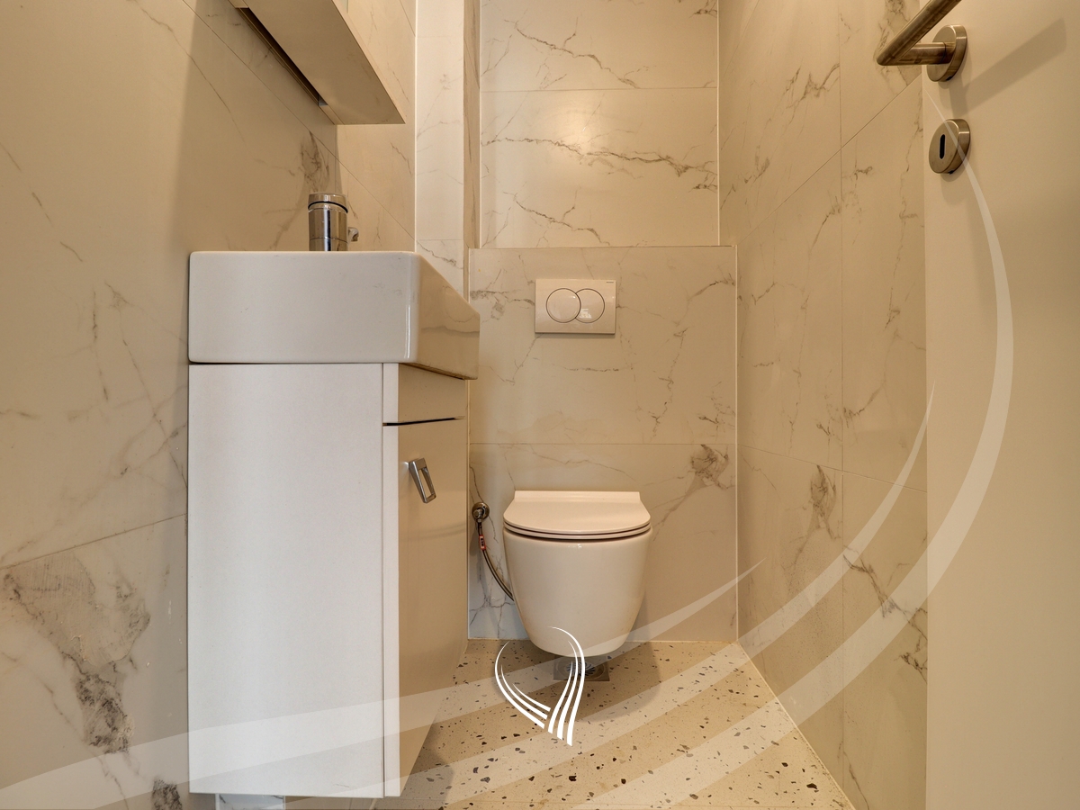 Banesë me 3 dhoma gjumi në shitje në lagjen Mati 112