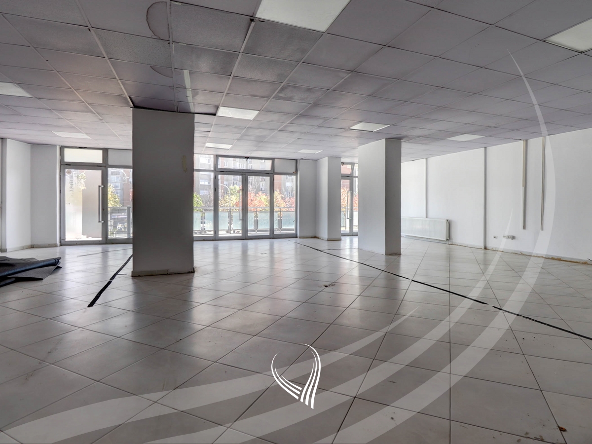 Lokal 196.36m2 në shitje në lagjen Lakrishtë1