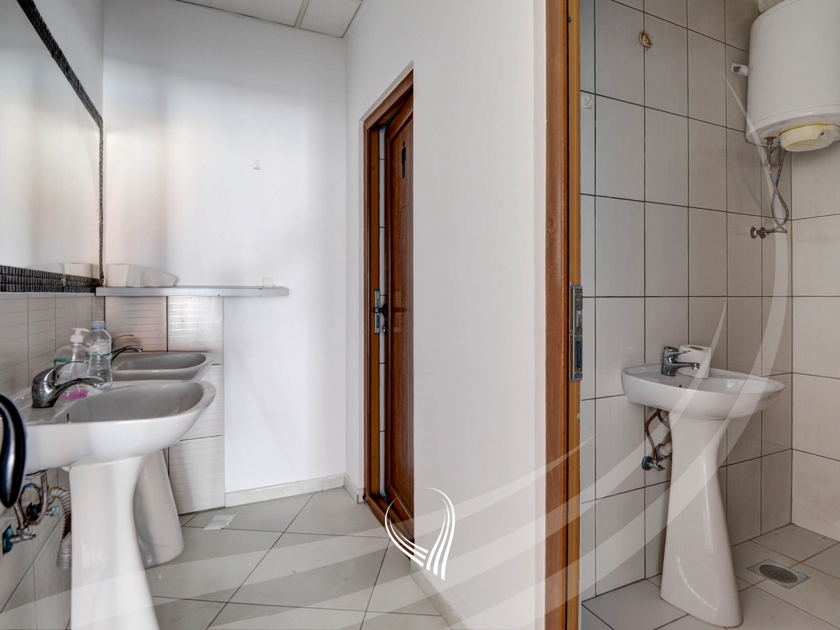 Lokal 196.36m2 në shitje në lagjen Lakrishtë5