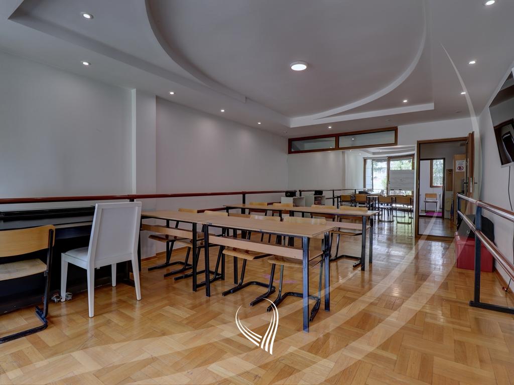 Office space with 4 rooms for rent in the Dardania neighborhood1