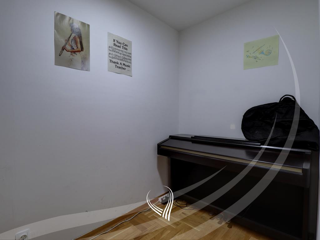 Office space with 4 rooms for rent in the Dardania neighborhood4