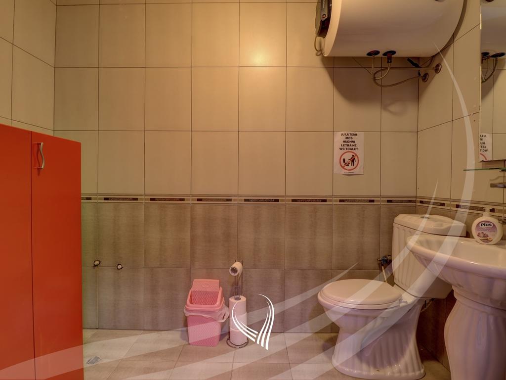 Office space with 4 rooms for rent in the Dardania neighborhood10