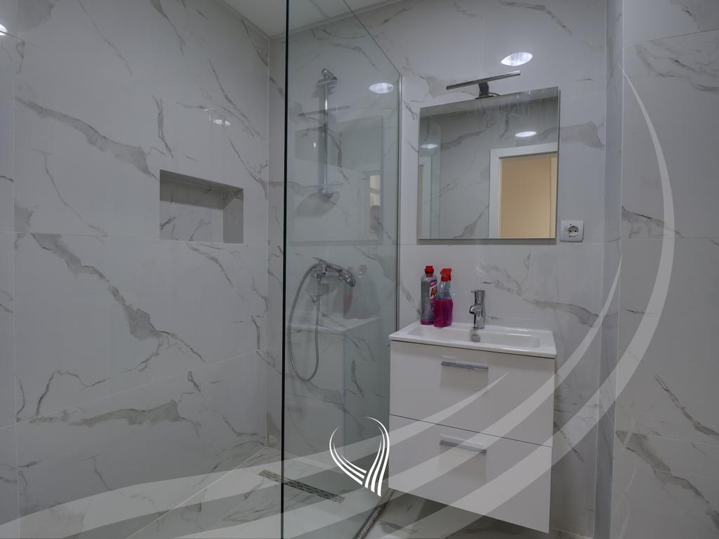 Banesë 1 dhomë gjumi me qira në lagjen Mati 1 – Rruga C6