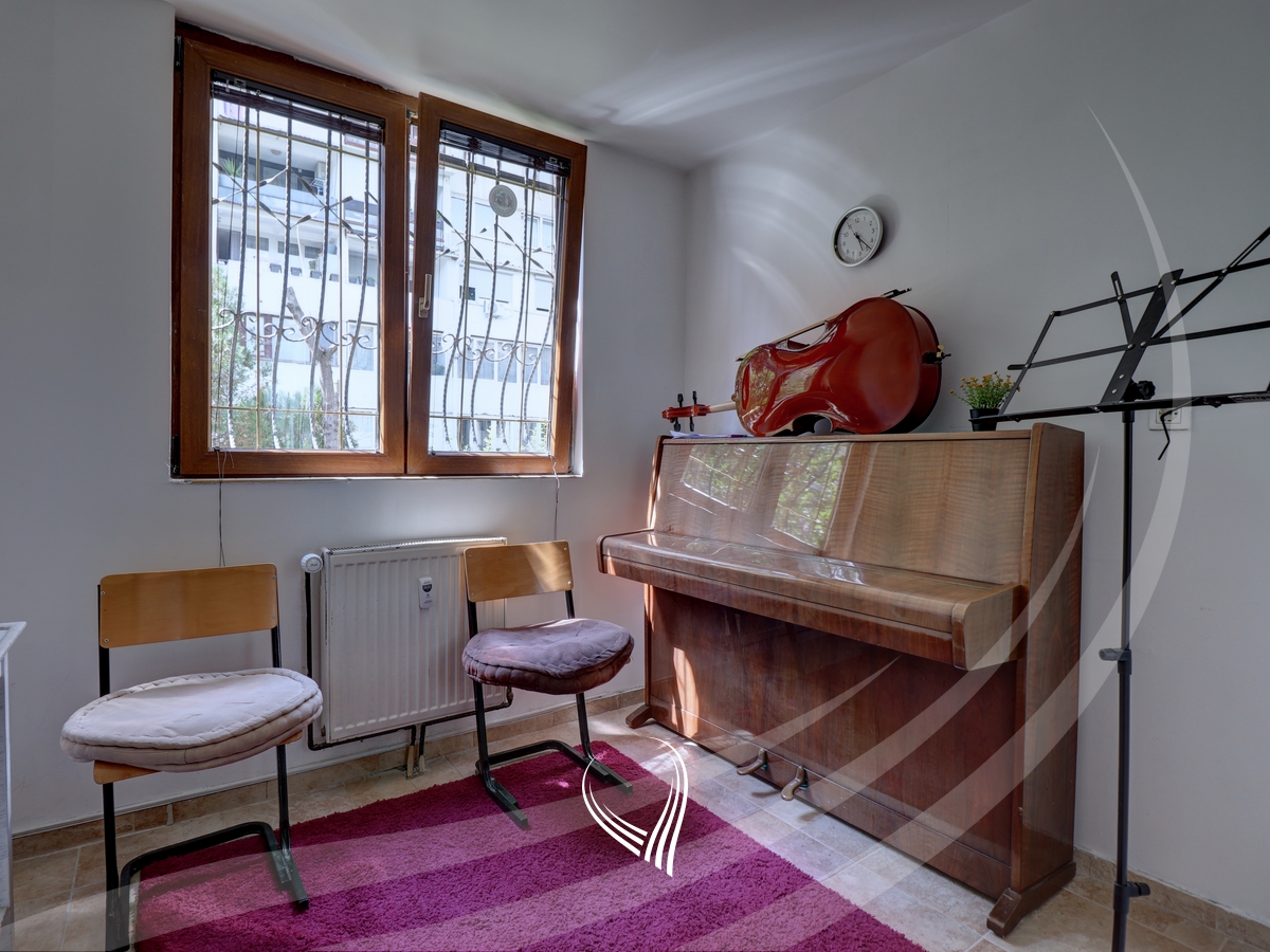 Office space with 4 rooms for rent in the Dardania neighborhood3