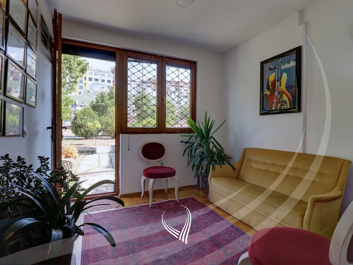 Office space with 4 rooms for rent in the Dardania neighborhood7