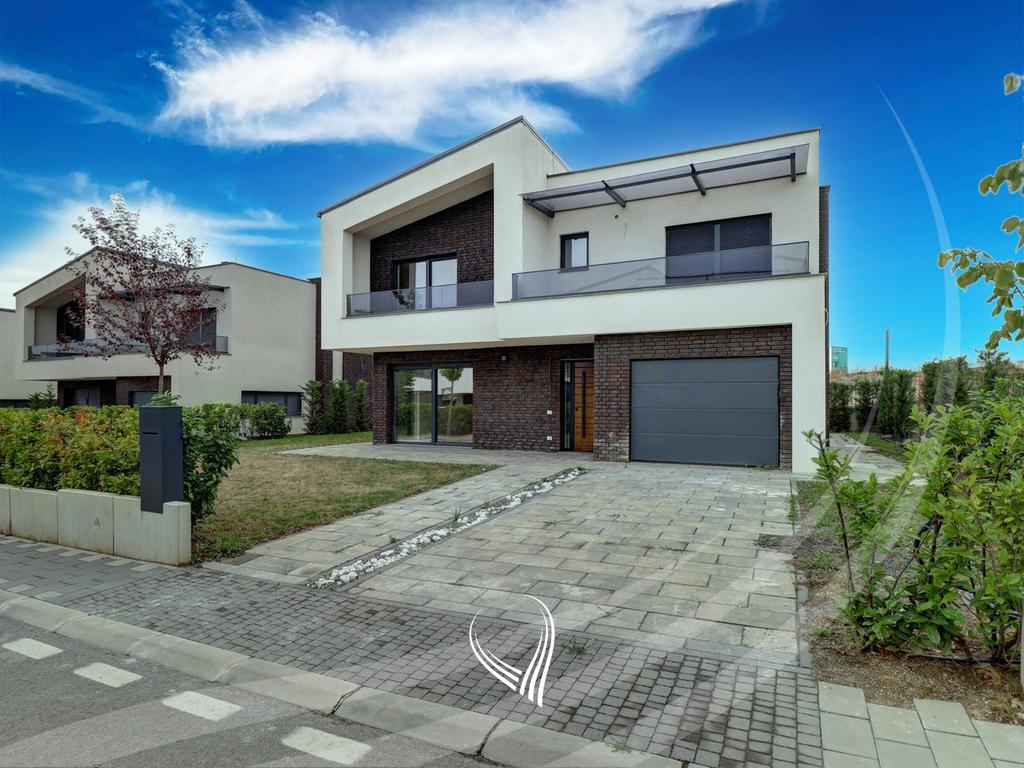 245m2 house for sale in Priam Village neighborhood