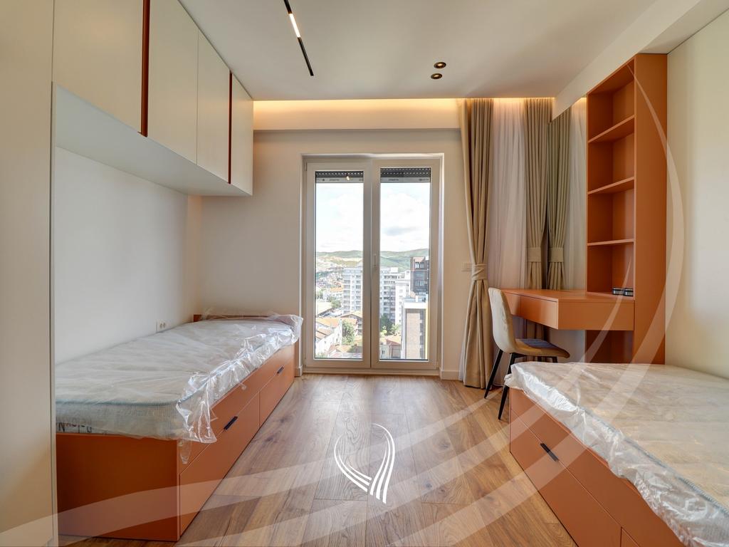 Penthouse me 3 dhoma gjumi me qira në lagjen Bregu i Diellit12