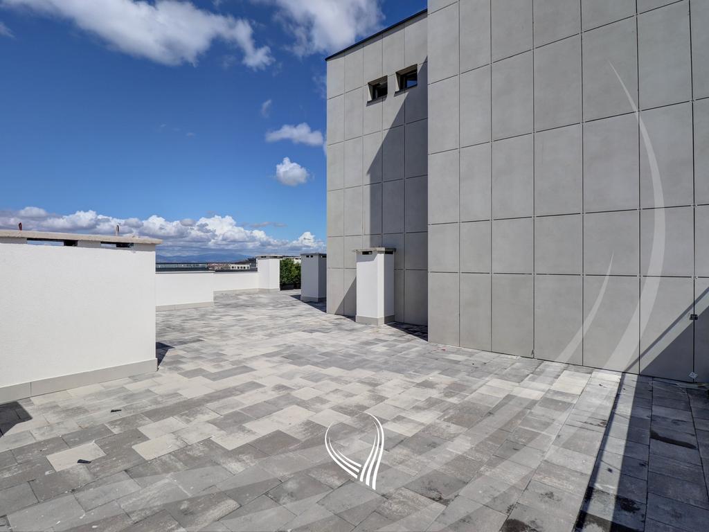 Penthouse me 3 dhoma gjumi me qira në lagjen Bregu i Diellit20