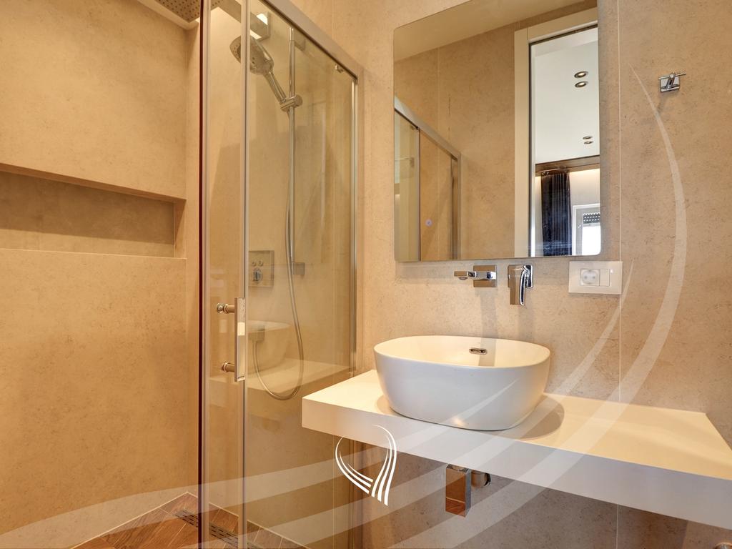 Penthouse me 3 dhoma gjumi me qira në lagjen Bregu i Diellit25