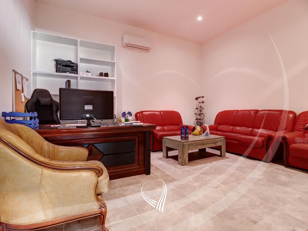 Depo 280m2 me qira në magjistralen Prishtinë-Ferizaj1
