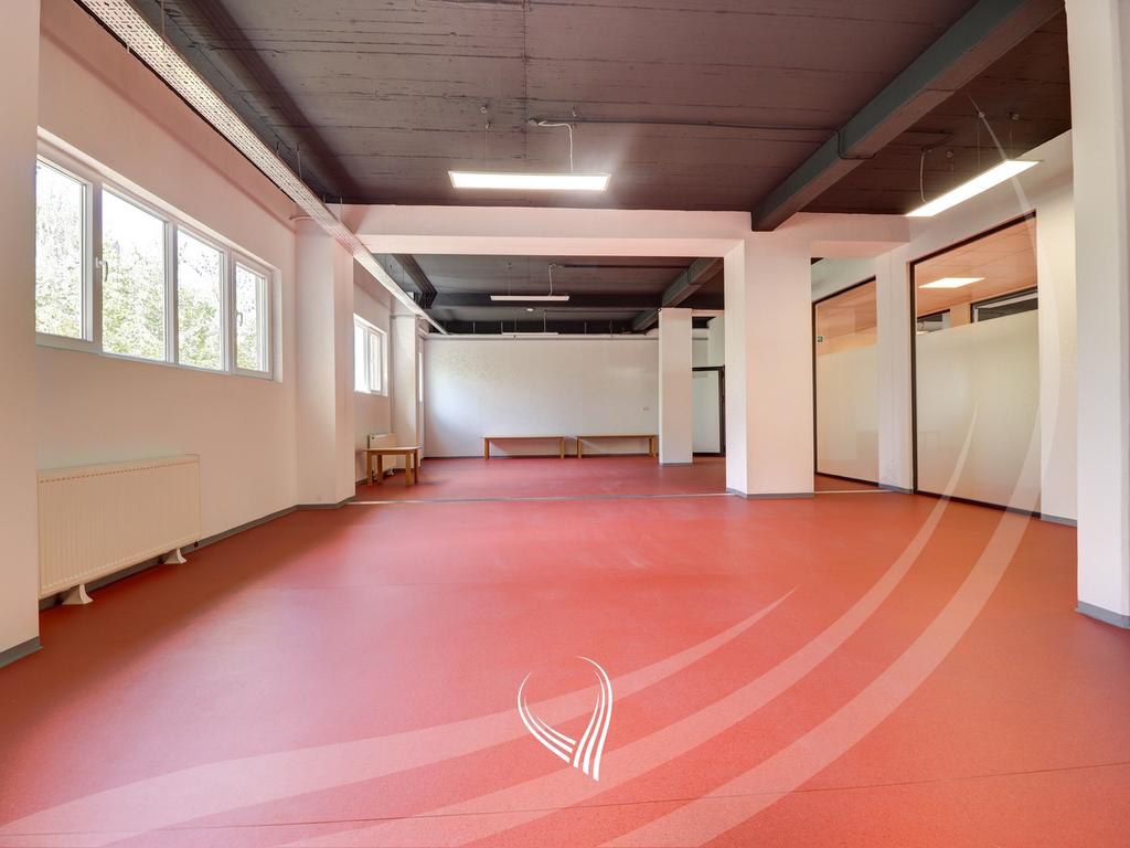 Hapësirë afariste për zyre 521m2 me qira në lagjen Mati 11