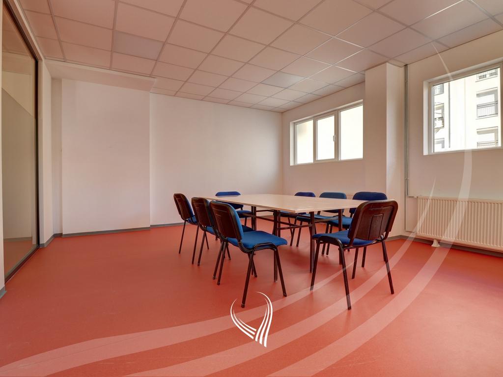 Hapësirë afariste për zyre 521m2 me qira në lagjen Mati 13