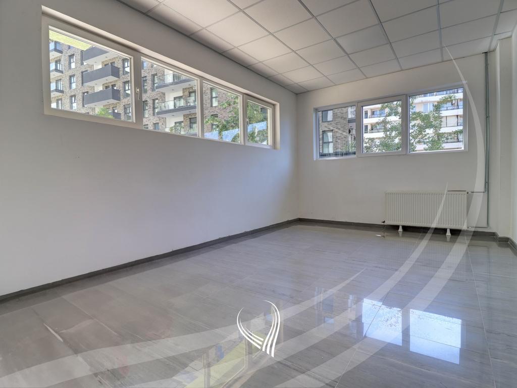 Hapësirë afariste për zyre 521m2 me qira në lagjen Mati 15