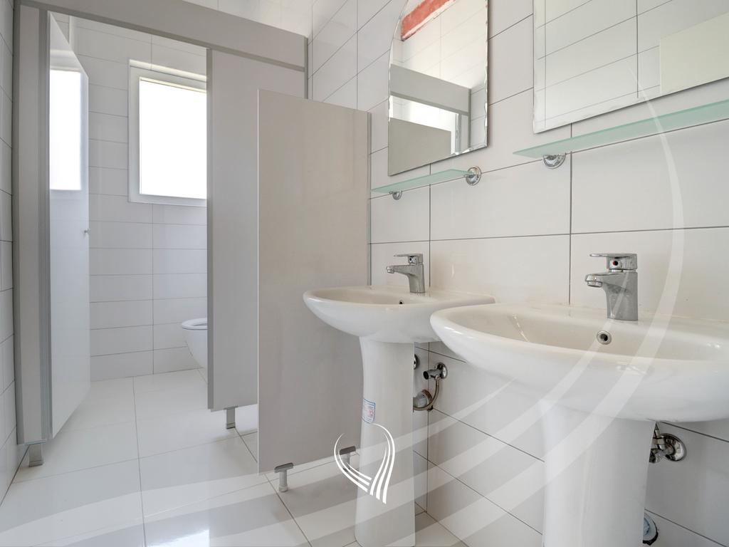 Hapësirë afariste për zyre 521m2 me qira në lagjen Mati 17
