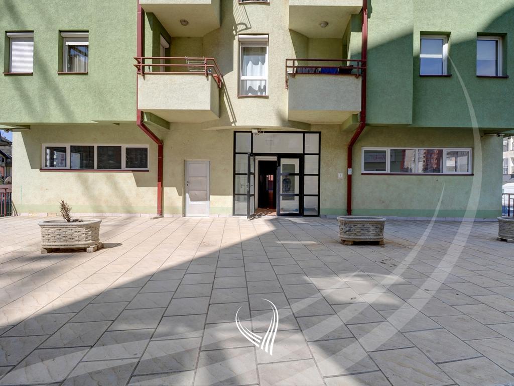 Hapësirë afariste për zyre 521m2 me qira në lagjen Mati 110