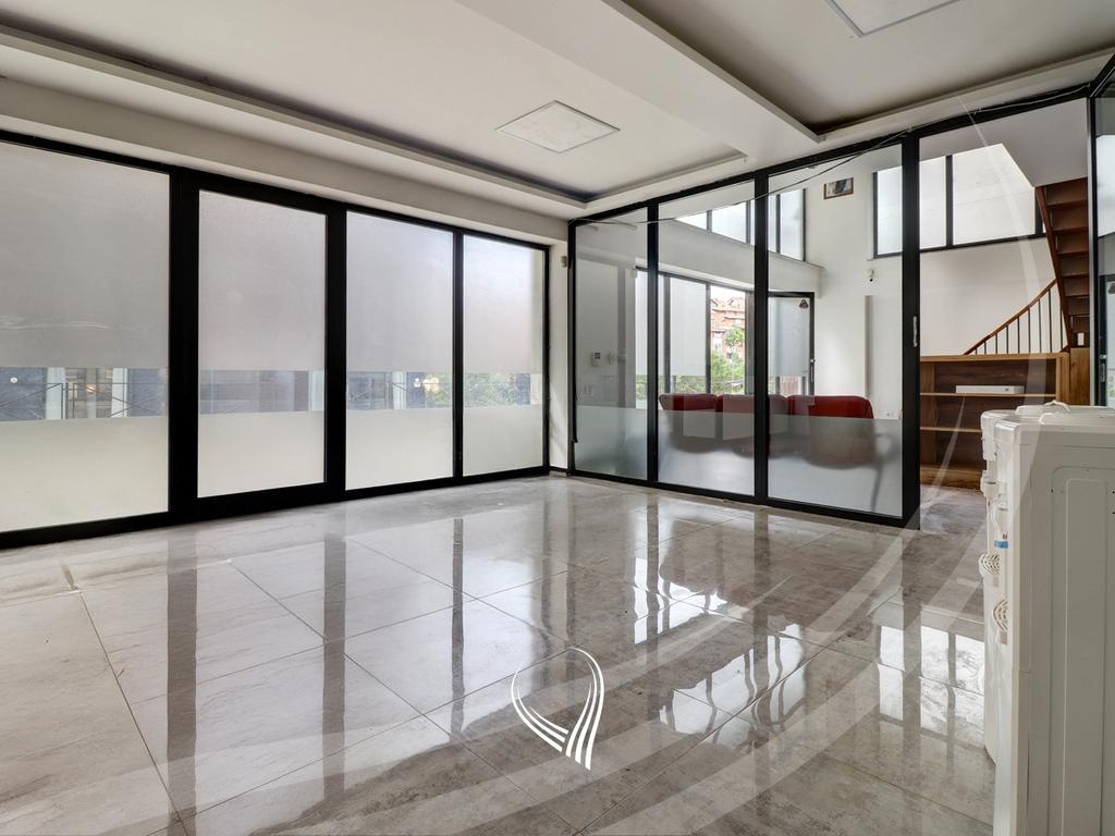 Lokal 212m2 me qira në lagjen Mati 12