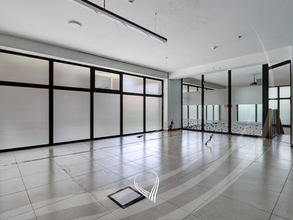 Lokal 212m2 me qira në lagjen Mati 14