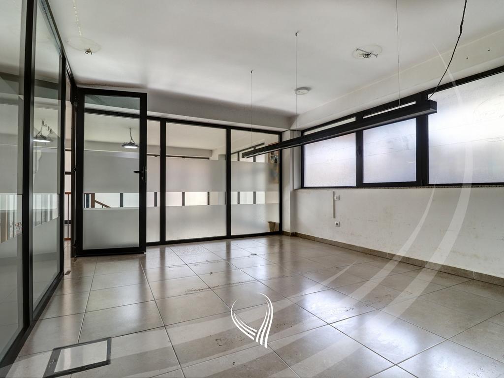 Lokal 212m2 me qira në lagjen Mati 18