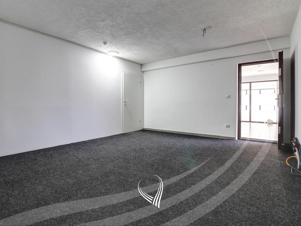 Lokal 212m2 me qira në lagjen Mati 110