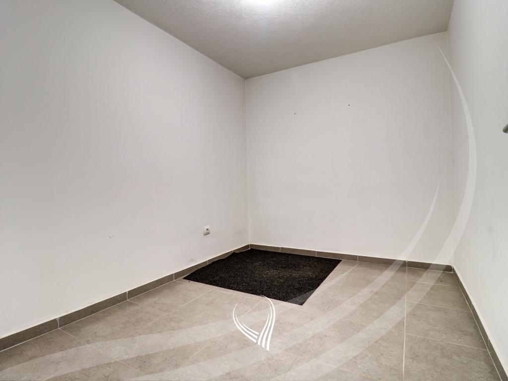 Lokal 212m2 me qira në lagjen Mati 111