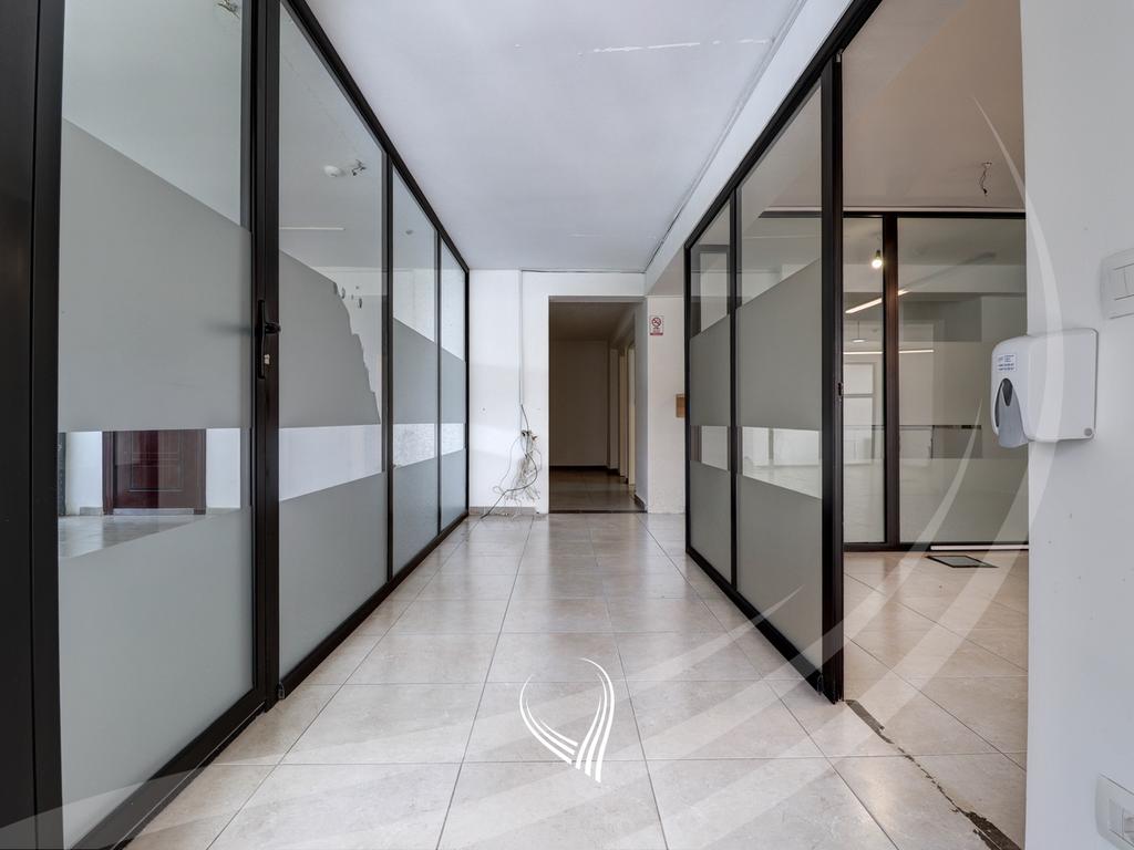 Lokal 212m2 me qira në lagjen Mati 112