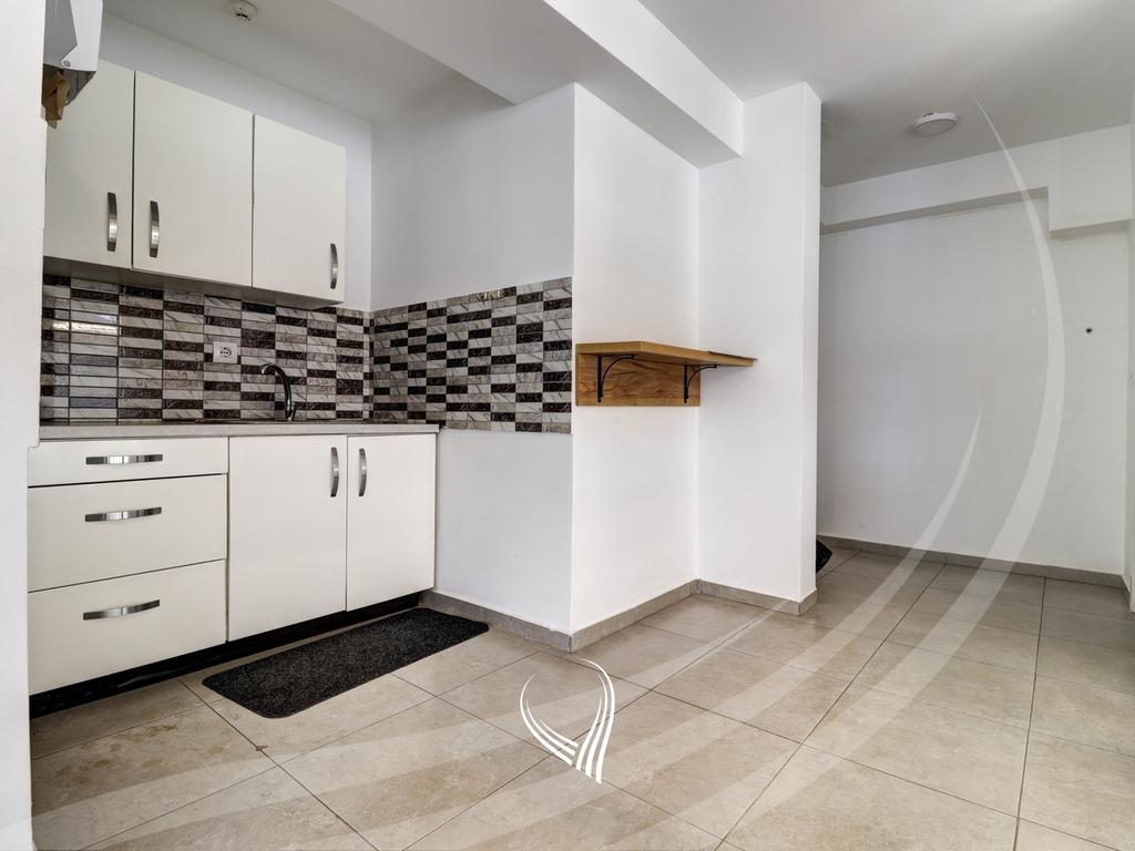 Lokal 212m2 me qira në lagjen Mati 113