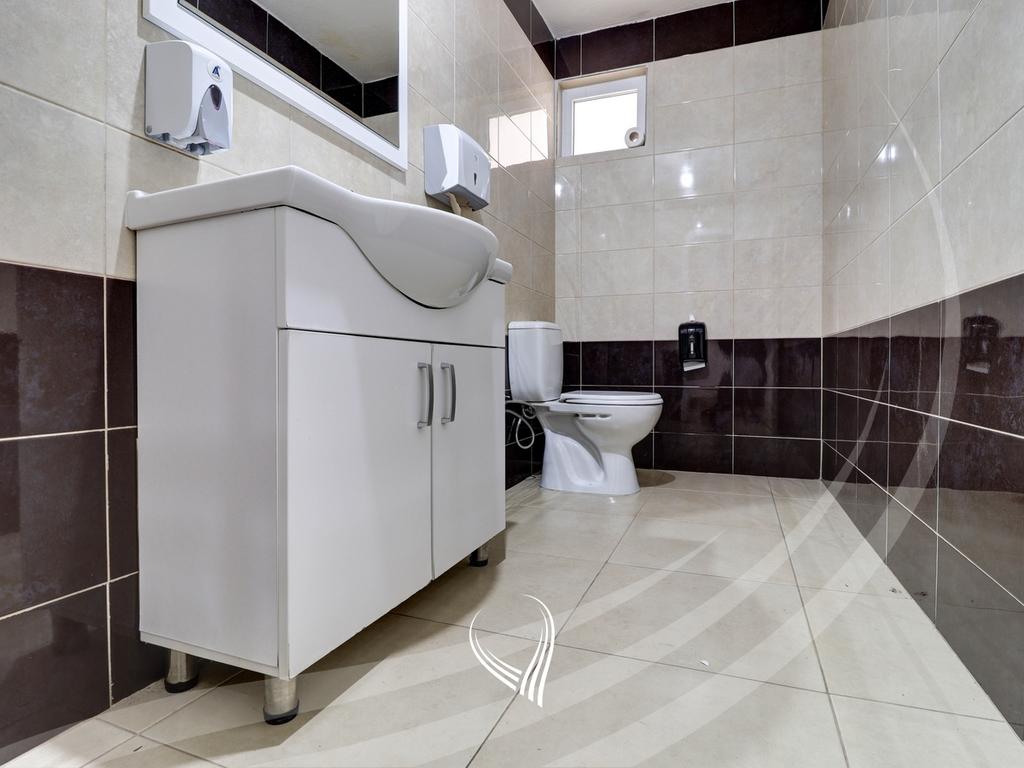 Lokal 212m2 me qira në lagjen Mati 114