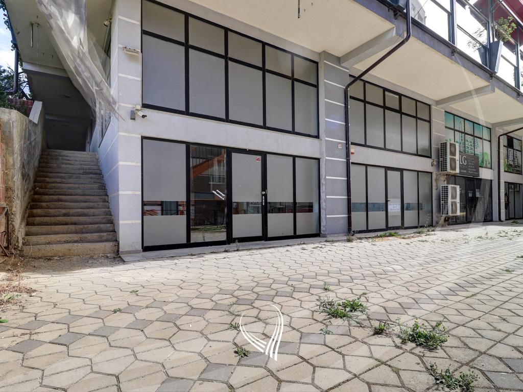 Lokal 212m2 me qira në lagjen Mati 116