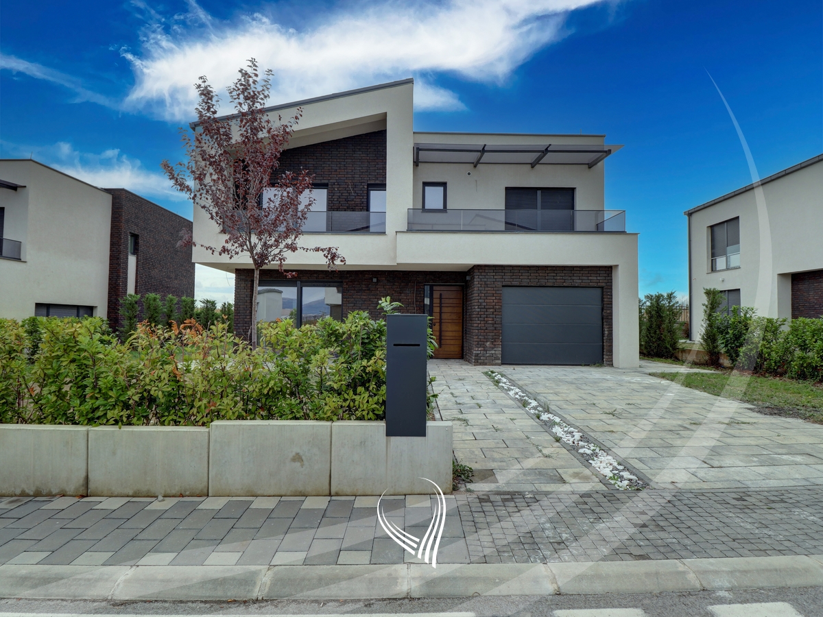 245m2 house for sale in Priam Village neighborhood24