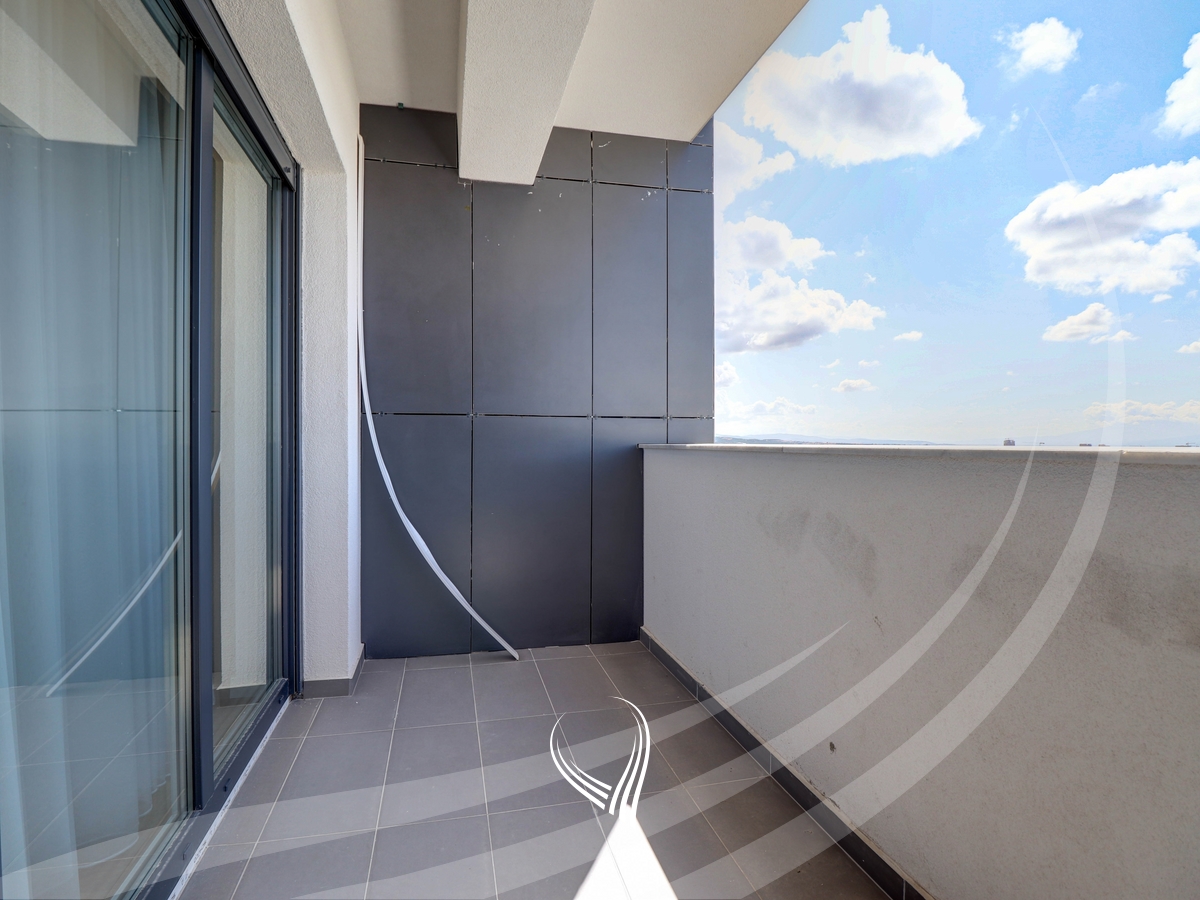 Penthouse me 3 dhoma gjumi me qira në lagjen Bregu i Diellit16