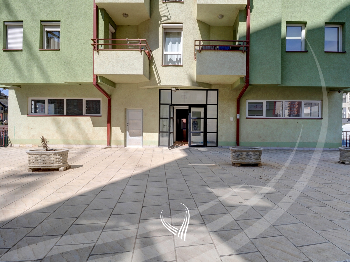 Hapësirë afariste për zyre 521m2 me qira në lagjen Mati 110