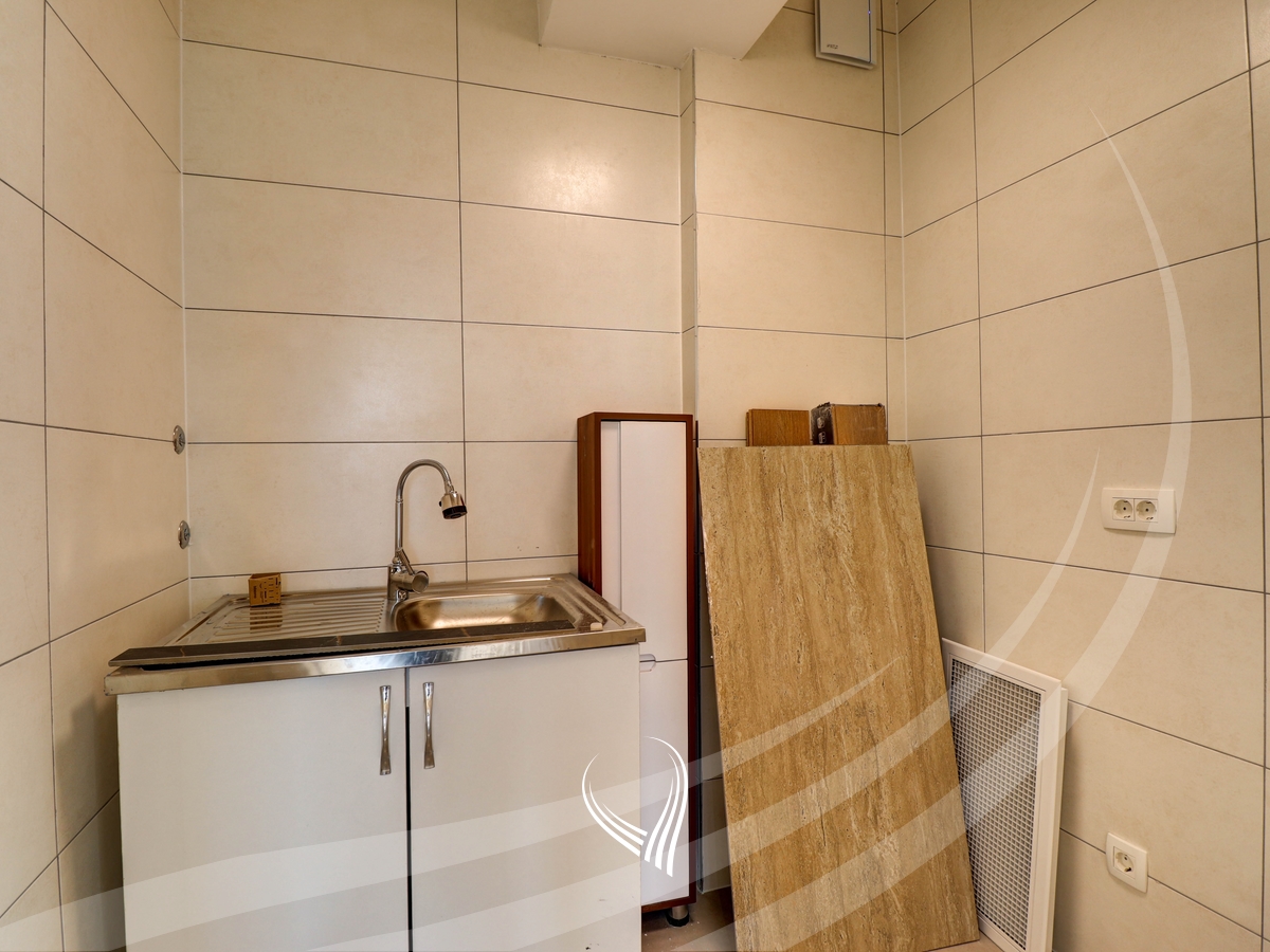 Zyre 155m2 me qira në lagjen Lakrishtë - Prime Residence 212