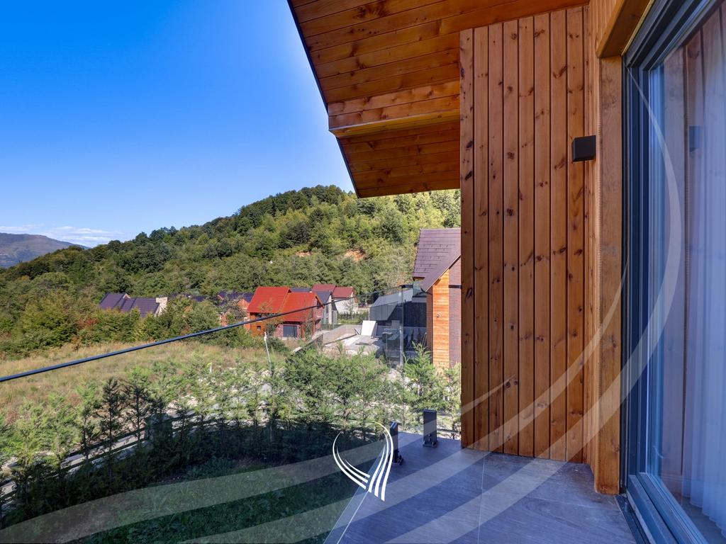 200m2 villa for sale in Brezovicë16