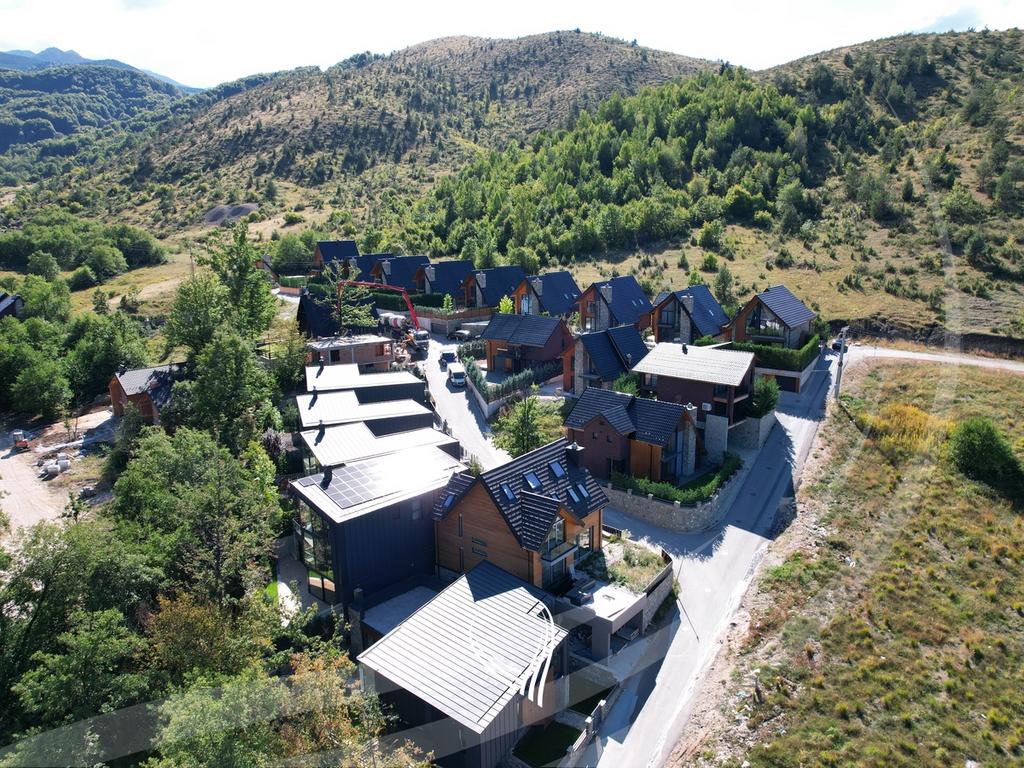 200m2 villa for sale in Brezovicë26