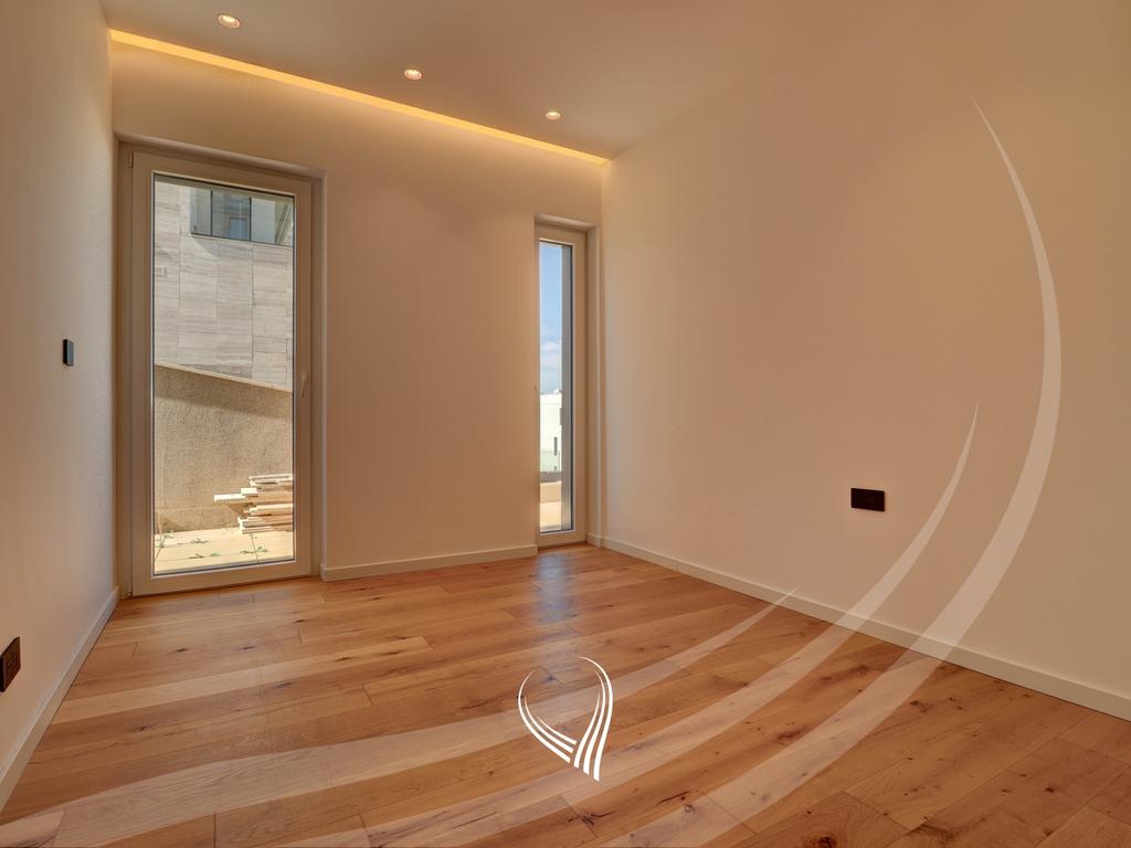 Excavator with 3 bedrooms for rent in the Marigona Hill neighborhood5