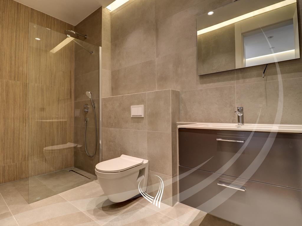 Excavator with 3 bedrooms for rent in the Marigona Hill neighborhood12