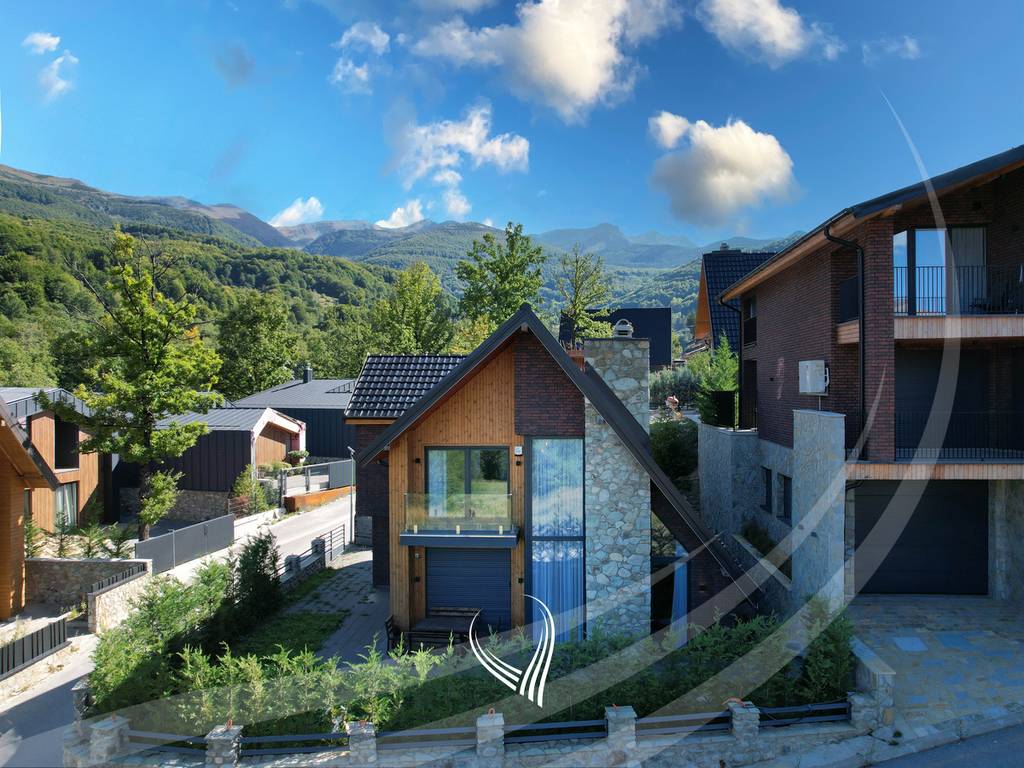 Vilë 200m2 në shitje në Brezovicë