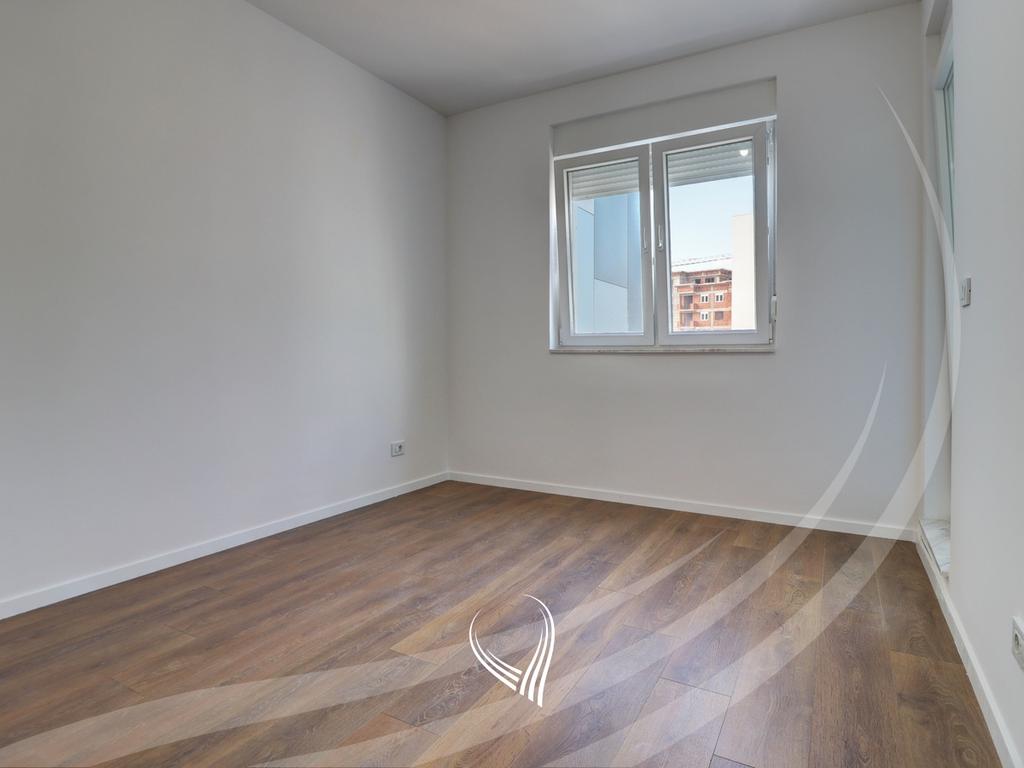 Zyre me 3 dhoma pune me qira në lagjen Mati 12