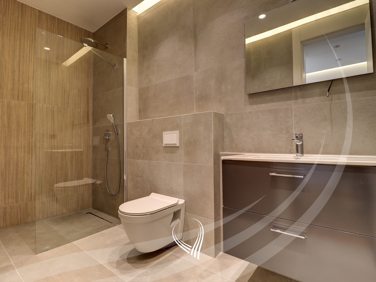 Excavator with 3 bedrooms for rent in the Marigona Hill neighborhood12