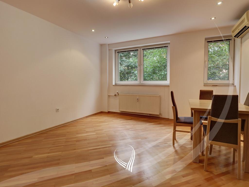 Office space with 3 rooms for rent in the Ulpiana neighborhood1