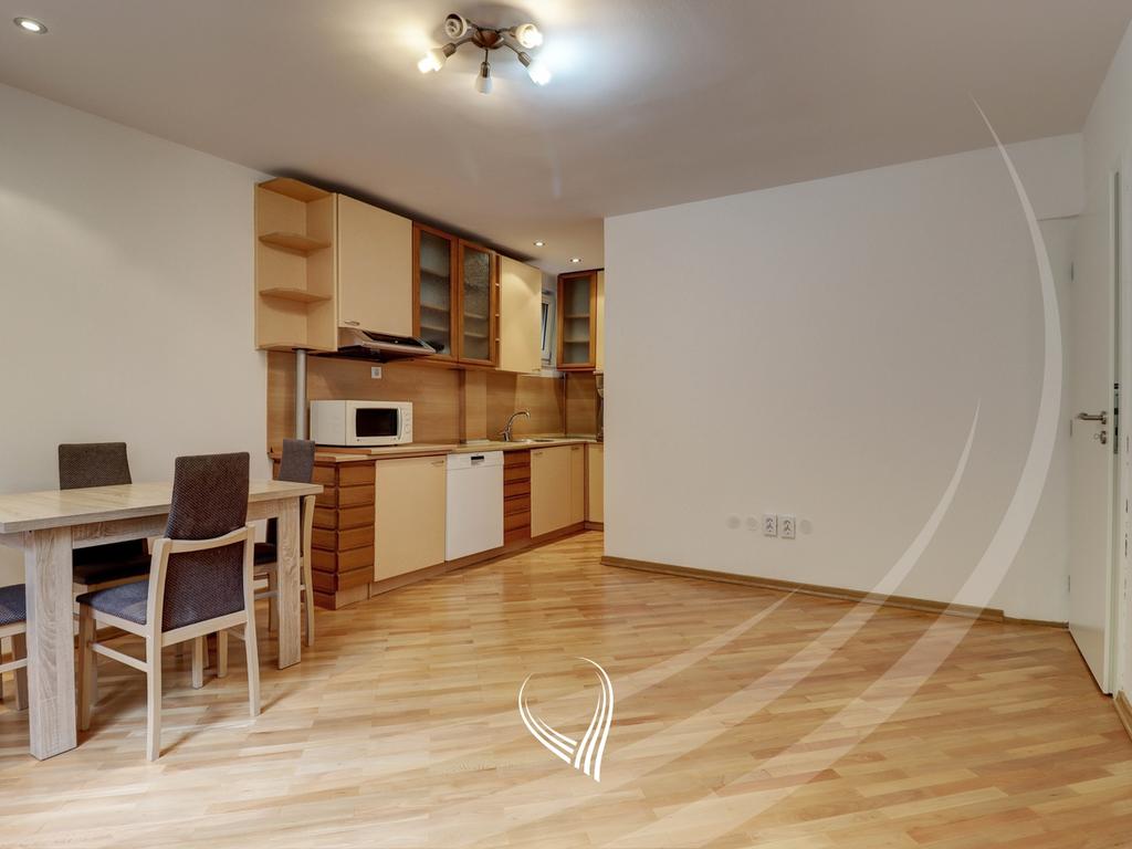 Office space with 3 rooms for rent in the Ulpiana neighborhood2