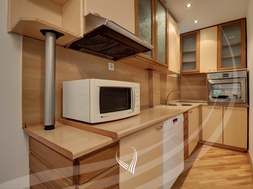 Office space with 3 rooms for rent in the Ulpiana neighborhood3