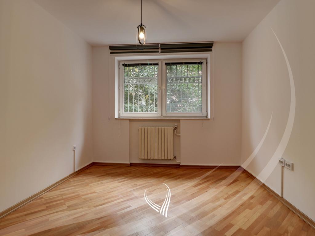 Office space with 3 rooms for rent in the Ulpiana neighborhood4
