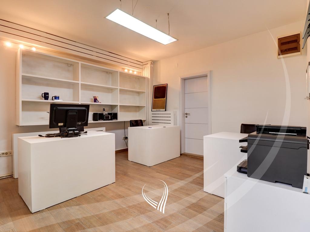Zyre 40m2 me qira në Qendër